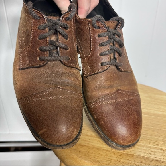 Frye Leather Distressed Cap Toe Oxford Shoes - Picture 3 of 11